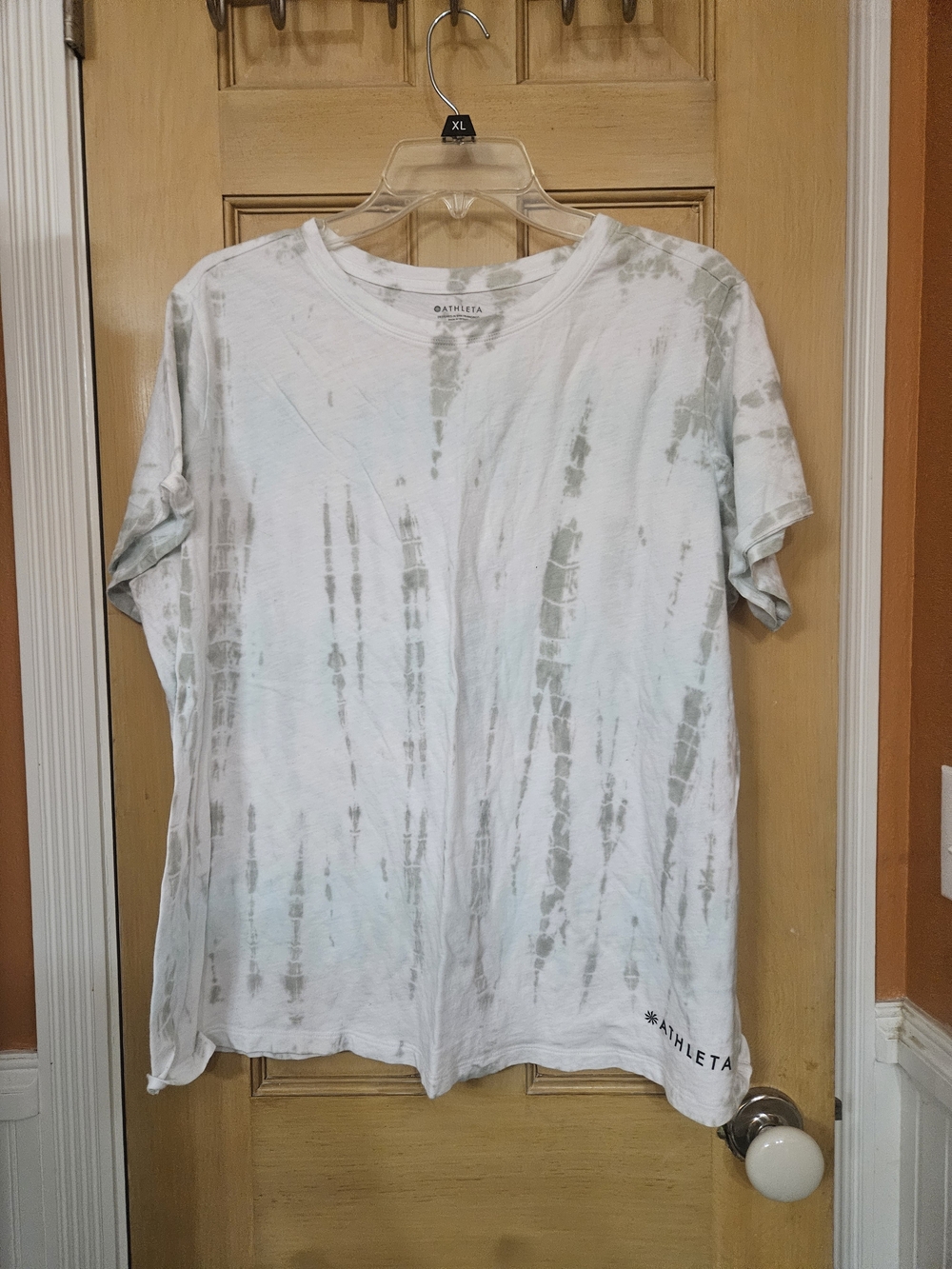 Athleta Women's White and Light Olive & Light Green Tie-Dye Short Sleeve Tee